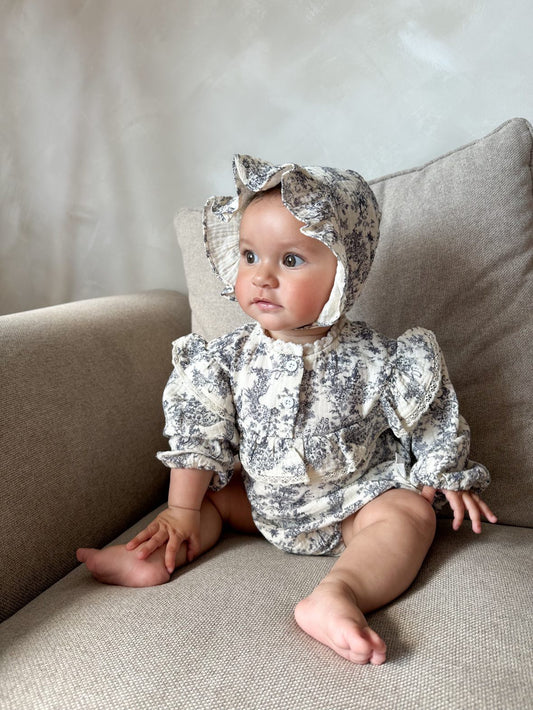 Bonnet & Romper Toile Set