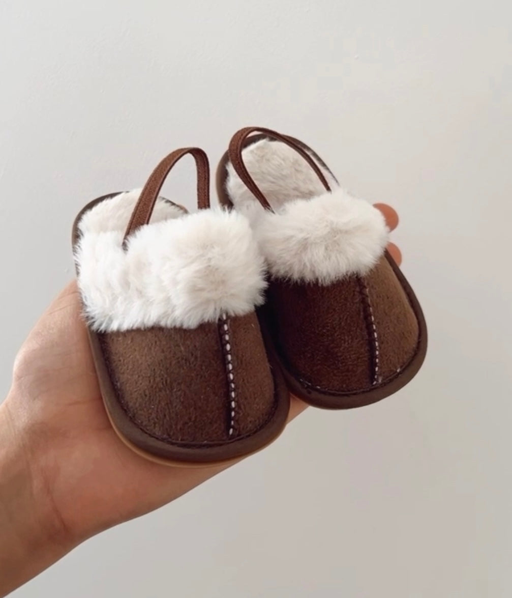 CHOCOLATE BROWN FUR SLIPPERS