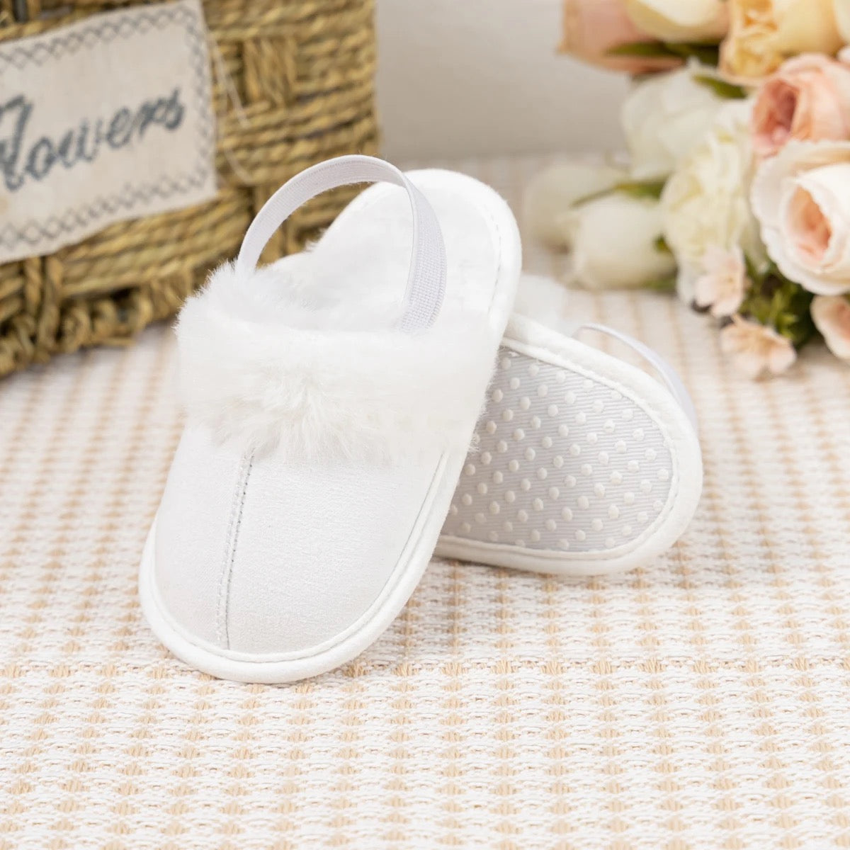 WHITE FUR SLIPPERS