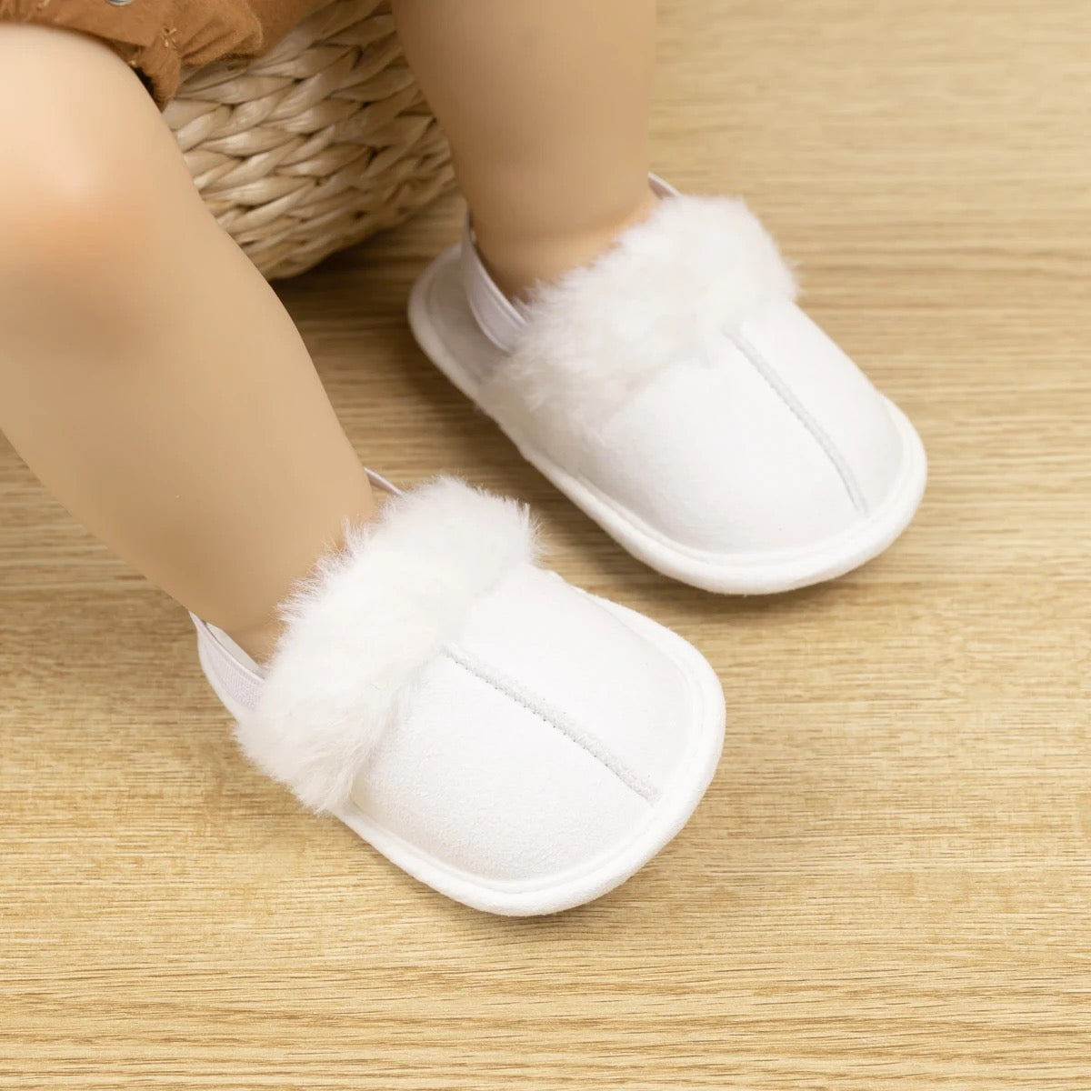 WHITE FUR SLIPPERS
