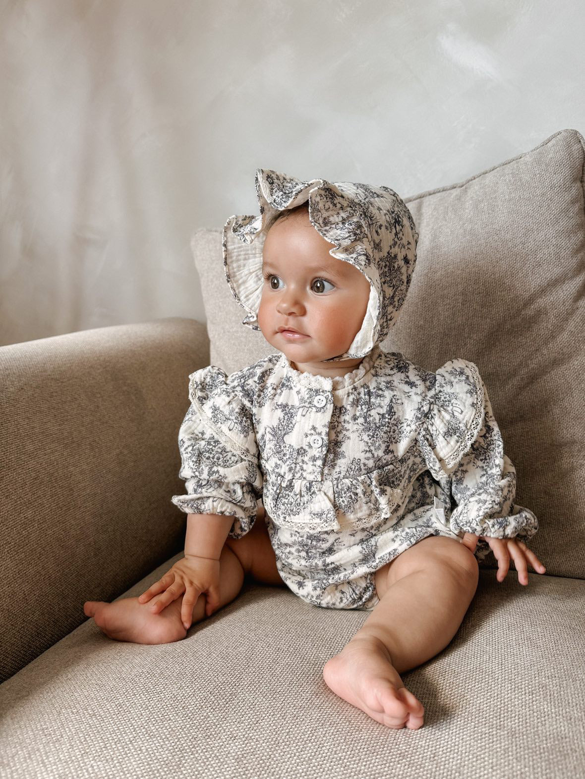 Bonnet & Romper Toile Set