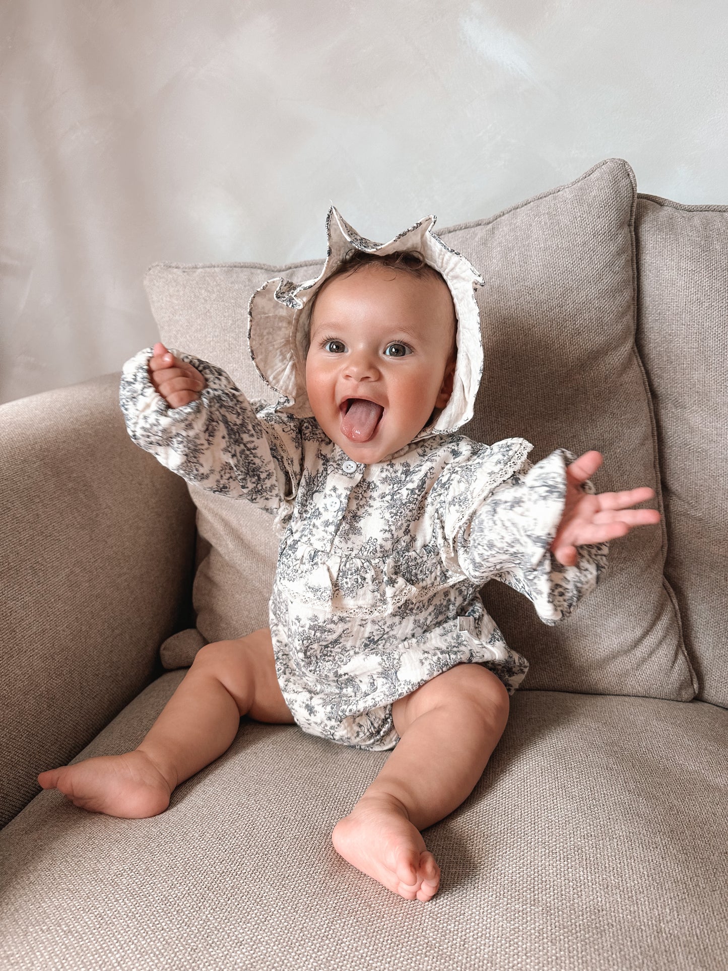 Bonnet & Romper Toile Set
