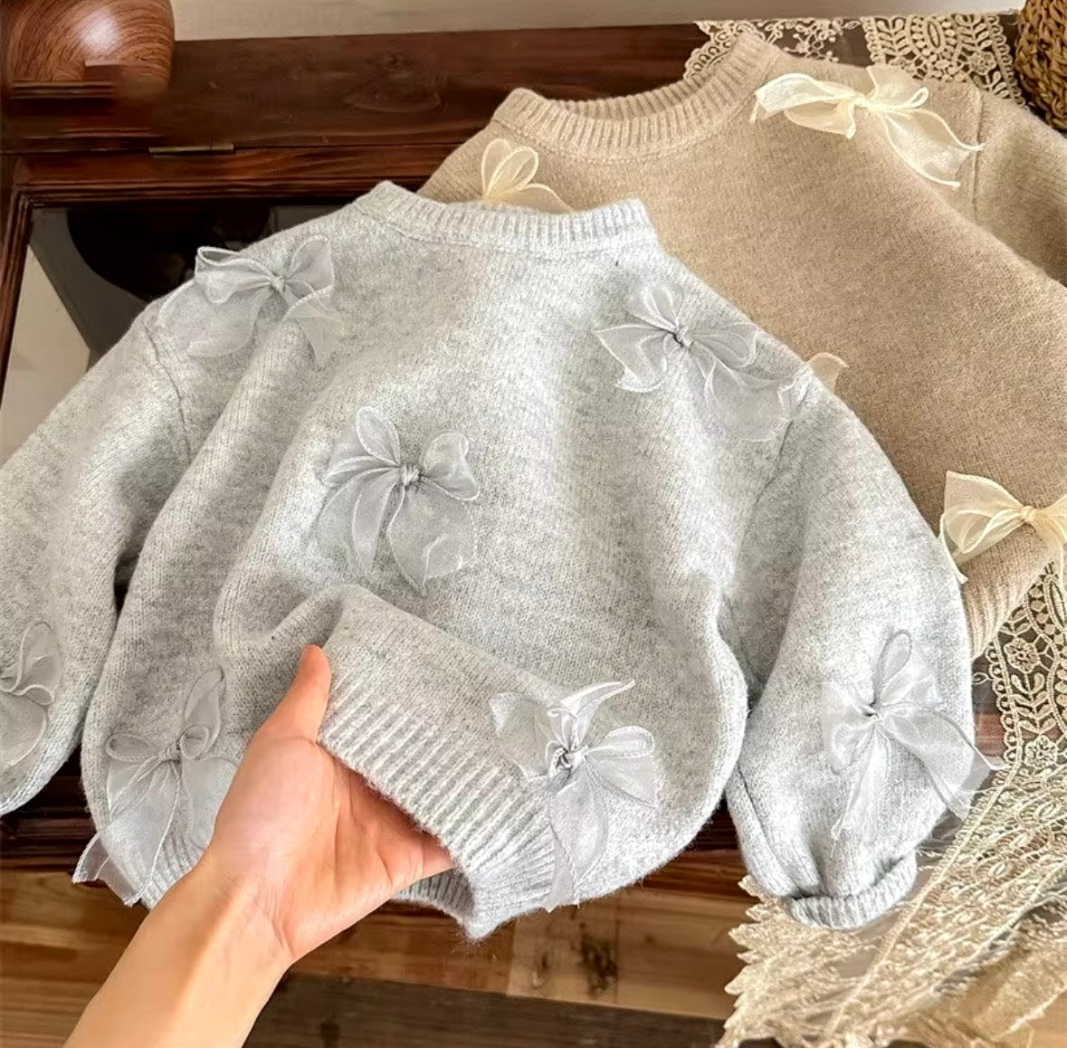 BOW SWEATER